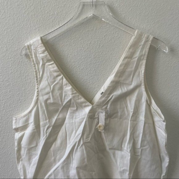 Madewell (Re)sponsible V-Neck Button-Back Sleeveless Top in Lighthouse - Picture 6 of 9